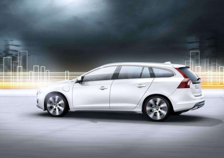  Volvo V60 Plug-in Hybrid 2011 года  (фото 34 из 68)